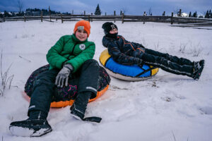 Read more about the article Ultimate Guide to Snow Tubing and Snowboarding